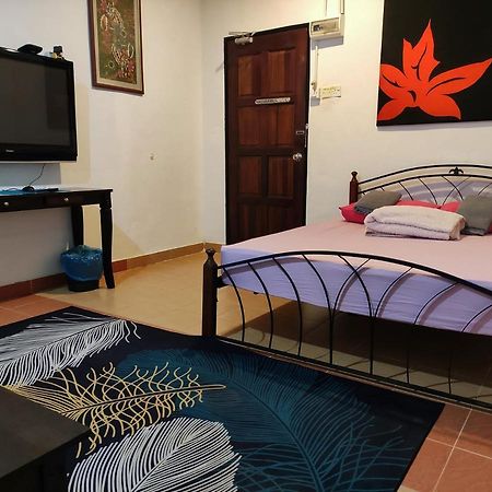 Kencana Guest House Pantai Cenang  Ngoại thất bức ảnh